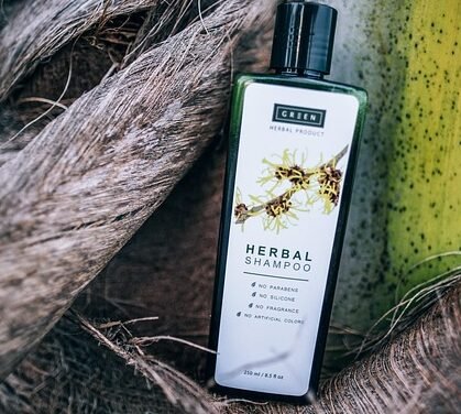 Best Herbal Shampoos for Strong & Healthy Hair