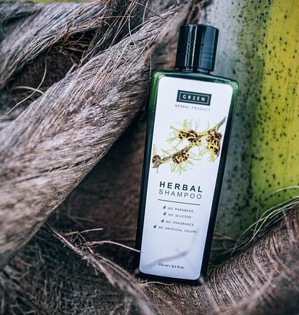 Best Herbal Shampoos for Strong & Healthy Hair
