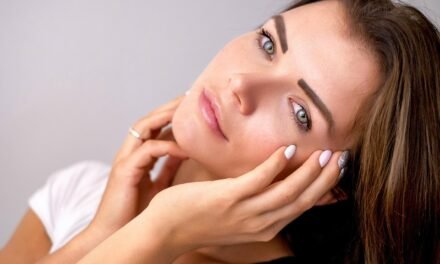 Easy Daily Skincare Routine to Get Naturally Glowing Skin